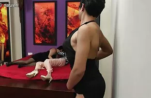 Blond brünett grupp seks lesbi lakkuda küps paar täis seksikas film video