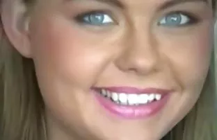 Armas beib on valmis kaheks fotoks