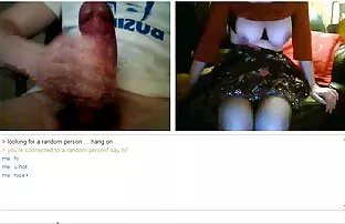 Suurte tissidega punapea daam jututoas