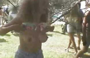 Lõbus nudistide meeleavaldusel 10