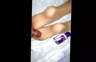 Tüdruku sõber ja nailonist jalad vaatavad