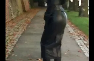 Must tihe nahast kilt korralik daam