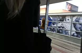Tüdrukute taga olevad sperma avalikult 07