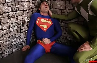 Superman 2 gei lükra esitab spandexi domineerimise