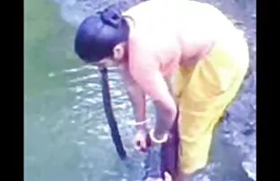 Bangla desi küla bhabhi supleb avalikult
