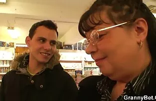 Paksuke küps küps raamatuuss võrgutas ja perses noor poiss.