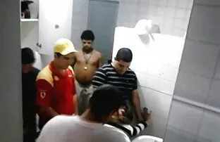 Mehed, tualetid, massiline kuradi
