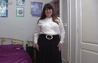 Amatöör küps ema näljase tupega. Seksikas video inglise full hd