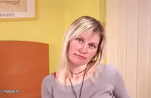 Blond koduperenaine Patricia saab üksi märjaks