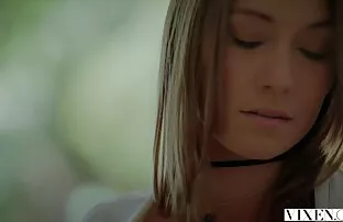 Vixeni kinnisvaramaakler Kristen Lee tema klient