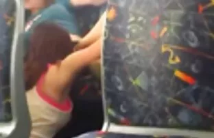 Kuumad lesbid söövad tussu bussis Melbourne'is