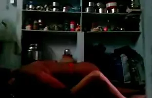 India mehed ja naised köögis