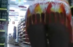 Supermarketis seelik ilma aluspüksteta