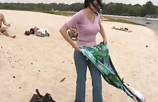 Avalik alastus seksikas sinine sinine pilt alasti rannas