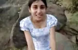 Sri lankani tüdruk annab oraalseksi