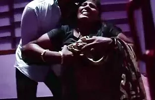 India tädi sai koos autojuhiga massaaži
