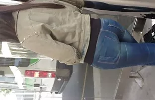 Sperma teismelise tüdruku juures bussipeatus
