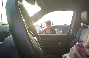 Auto vaatab vilkuma, peab kätt paluma.