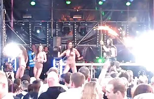 Alasti laval gogo tüdrukud rave-techno kontserdil 2