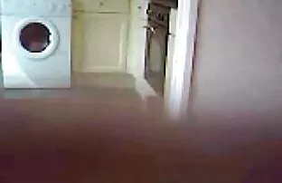 Kenad lühikesed püksid - varjatud kaamera