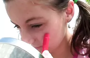 Õues karvane tuss võtab petite anaal