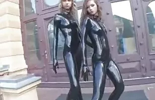 Kaks printsessi seksikat videopilti lateksist