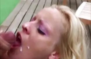 Saksa näo 24 blond sperma sööja