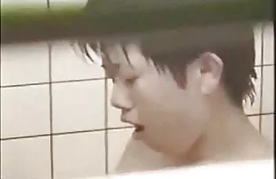 Varjatud dušši orgasm
