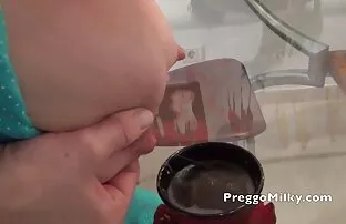 Imetav teepidu Natve ja Annaga