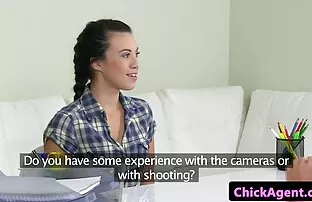 Amatöör casting ilu lesbi esinemisproovides
