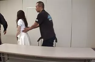 Noor ilu saab sisemise vaate inimeste rühmalt